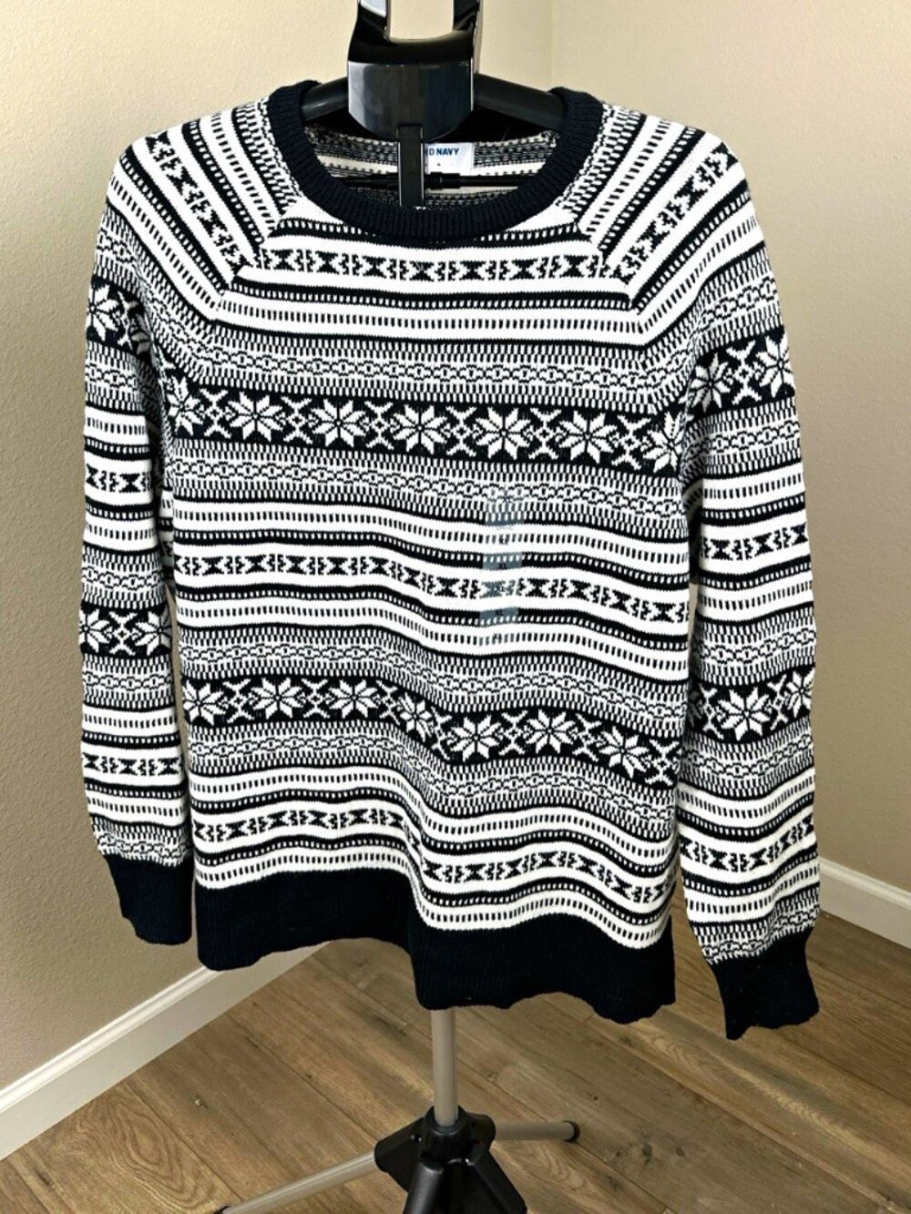 Old Navy Men’s XL Fair Isle Snowflake Sweater Black White Nordic